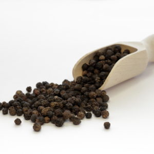 Pfeffer schwarz gemahlen ( Piper nigrum )